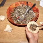 empanadas z farszem pieczarkowym lepienie pierogów