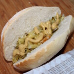 Hot dog z kiszonkami po węgiersku