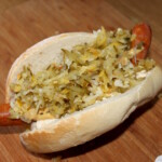Hot dog z kiszonkami po węgiersku