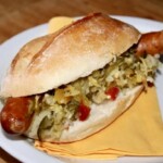 Hot dog z kiszonkami po węgiersku