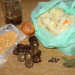 Kapusta z grochem i z grzybami leśnymi