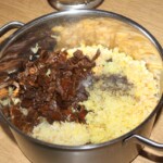 Kapusta z grochem i z grzybami leśnymi