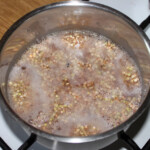 kasza gryczana gotuje się w garnku