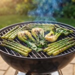 na grillu smażą się pak choć i zielone szparagi