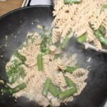 Makaron razowy z tuńczykiem i szparagami