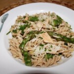 Makaron razowy z tuńczykiem i szparagami