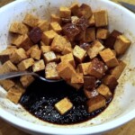 tofu marynuje się w misce