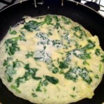 Naleśniki z łososiem wędzonym i szpinakiem