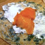 Naleśniki z łososiem wędzonym i szpinakiem