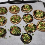 Pieczarki zapiekane z serem żółtym i chilli