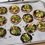 pieczarki zapiekane z serem żółtym i chilli