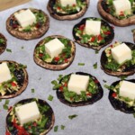 pieczarki zapiekane z serem żółtym i chilli