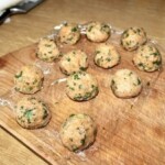 Pulpety z łososia w sosie ze szparagami