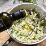 puree z awokado ziemniaków i oliwy w trakcie przygotowania