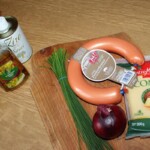 Sałatka szwajcarska z kiełbasą i serem Gruyere