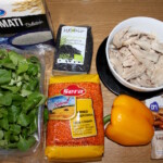 Smażony ryż z kurczakiem soczewicą i roszponką