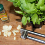 świeża bazylia i czosnek