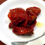 suszone pomidory na talerzyku