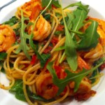 Spaghetti z krewetkami i pachnącą rukolą