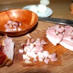 boczek krojony w drobną kostkę