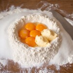 ciasto na szarlotkę w przygotowaniu