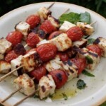 Szaszłyki z halloumi z pomidorkami i miętą