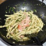 Szybki makaron z łososiem wędzonym i fenkułem