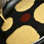 naleśniki żytnie smażą się na patelni