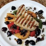 Tuńczyk z grilla z papryką oliwkami i pieprzem