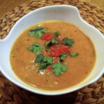 Zupa z batatów i chorizo ze świeżą kolendrą