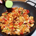 bami goreng w trakcie przygotowania