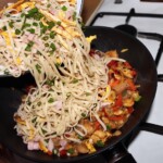 bami goreng w trakcie przygotowania