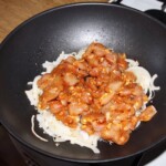 bami goreng w trakcie przygotowania