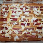 Ciasto z rabarbarem na gęstym greckim jogurcie