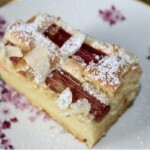 Ciasto z rabarbarem na gęstym greckim jogurcie