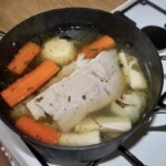 rosół wołowy w garnku