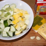 cukinie pokrojone w dużą kostkę w misce