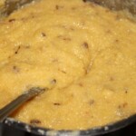 w garnku gotuje się polenta