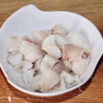 filet z dorsza pokrojony w niedużą kostkę