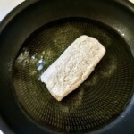 polędwiczka z dorsza smaży się na patelni