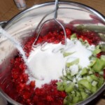 Dżem truskawkowy z kiwi oraz świeżą miętą