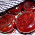 Dżem truskawkowy z kiwi oraz świeżą miętą w słoiczkach