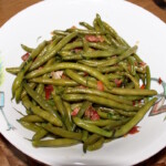 Fasolka szparagowa z szynką i świeżą miętą