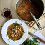 Fasolowa zupa na wędzonej słoninie