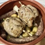 Golonka pieczona z ziemniakami i groszkiem