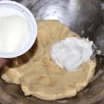 Greckie ciasto na jogurcie dżemem okraszone