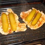 Grillowane piersi z kurczaka z serem i ogórkami