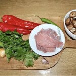 Gulasz cielęcy z warzywami i cebulkami perłowymi