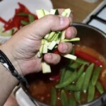 garść warzyw pokrojonych w słupki