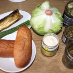 hot dog z makrelą wędzoną składniki